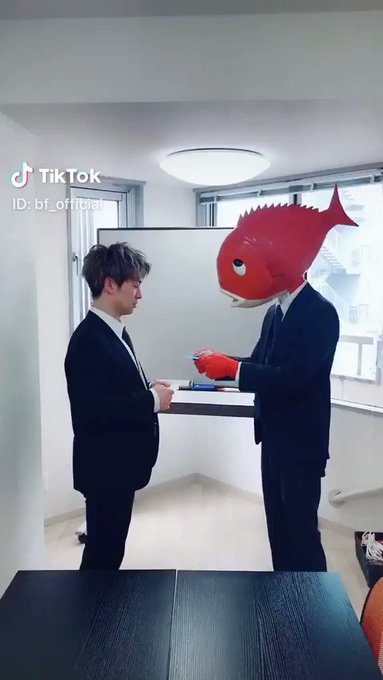 🐟#ビジネスフィッシュ さん、クールに名刺交換🐟まさにイケメンとイケ魚のコラボです🐟🕺✨ #TikTok #busine 🐟#ビジネスフィッシュ さん、クールに名刺交換🐟まさにイケメンとイケ魚のコラボです🐟🕺✨ #TikTok #busine