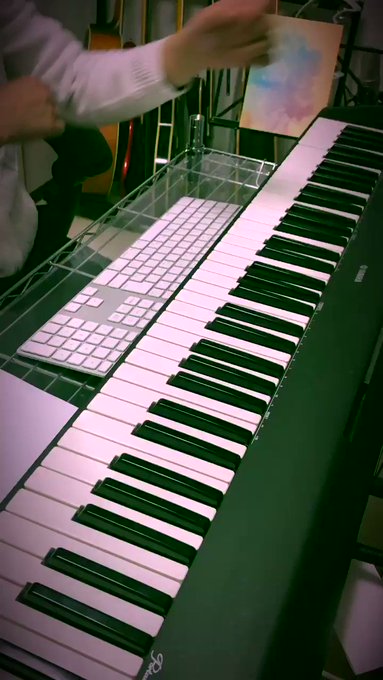 この曲で幕を閉じるのだけど、いまだに覚えてる風景です🐳全て忘れていかない様に心に毎日、日記を書こう嬉しい事も辛い事も素直 この曲で幕を閉じるのだけど、いまだに覚えてる風景です🐳全て忘れていかない様に心に毎日、日記を書こう嬉しい事も辛い事も素直