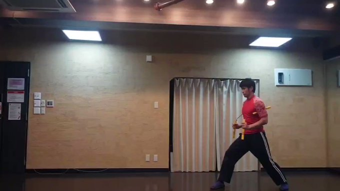 エフェクトを付けていただく前の動画です😄2つ目はボツにしたネタw格闘ゲームを意識して動いてみたので、昇○拳風の対空技も入 エフェクトを付けていただく前の動画です😄2つ目はボツにしたネタw格闘ゲームを意識して動いてみたので、昇○拳風の対空技も入