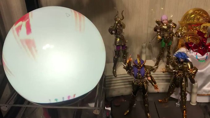 聖闘士星矢並べてる途中ですが❗️モニターもついでに設置してみました🙃 聖闘士星矢並べてる途中ですが❗️モニターもついでに設置してみました🙃
