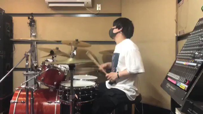 BiSHのTOMORROWキングダムのオープニングで1番好き!最近この曲聴いて元気貰ってる!ラストサビからだけど叩きまし BiSHのTOMORROWキングダムのオープニングで1番好き!最近この曲聴いて元気貰ってる!ラストサビからだけど叩きまし