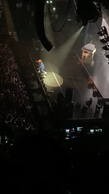 こちらは主役のTyler,The Creatorこの日のライブtシャツを着て後日街を歩いてるとすれ違う人に「お前もあのラ こちらは主役のTyler,The Creatorこの日のライブtシャツを着て後日街を歩いてるとすれ違う人に「お前もあのラ