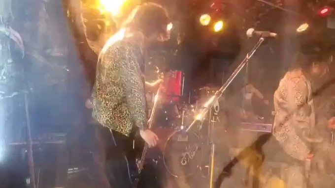 日曜日のherzのライブで1曲だけやったオリジナル曲の最後の方を少しだけ(メンバーの許可もらってます)なんだか歌謡曲ちっ 日曜日のherzのライブで1曲だけやったオリジナル曲の最後の方を少しだけ(メンバーの許可もらってます)なんだか歌謡曲ちっ