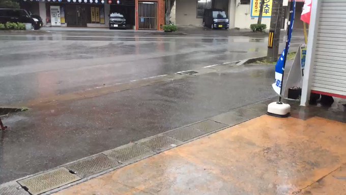 こんにちはタイヤガーデンタマイです!今日は雨が降ったり止んだりの気まぐれな天気☔️前車との距離は長めに🚗🚗🚗スリップに注 こんにちはタイヤガーデンタマイです!今日は雨が降ったり止んだりの気まぐれな天気☔️前車との距離は長めに🚗🚗🚗スリップに注