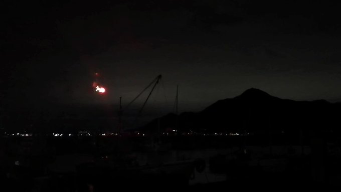 実は今日シークレット?で打ち上げ花火の方も沼津でやっていたので口野放水路の手前で少し撮ってました🎆✨今年見れると思ってな 実は今日シークレット?で打ち上げ花火の方も沼津でやっていたので口野放水路の手前で少し撮ってました🎆✨今年見れると思ってな