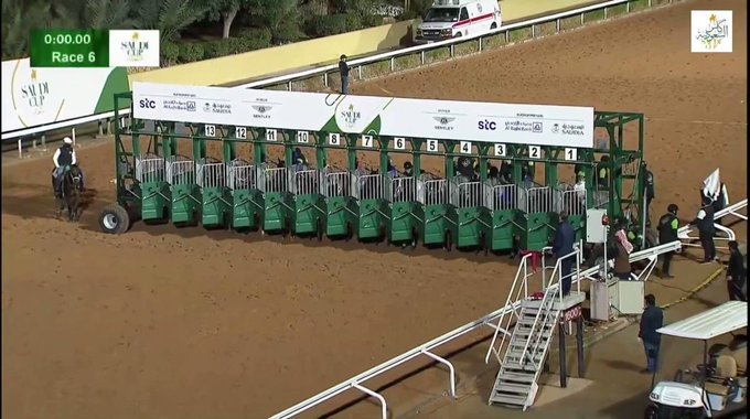 サウジアラビアのキングアブドゥルアジーズ競馬場で行われたサウジダービー(3歳・ダ1600m)は、好位でレースを進めた戸崎 サウジアラビアのキングアブドゥルアジーズ競馬場で行われたサウジダービー(3歳・ダ1600m)は、好位でレースを進めた戸崎