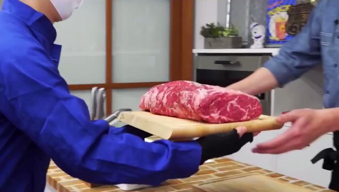 5キロのドラゴンの塊肉とドラゴンの卵で #空挺ドラゴンズ のあのレシピを再現しました‼️↓↓↓↓↓↓↓↓ ↓↓↓↓↓↓↓ 5キロのドラゴンの塊肉とドラゴンの卵で #空挺ドラゴンズ のあのレシピを再現しました‼️↓↓↓↓↓↓↓↓ ↓↓↓↓↓↓↓