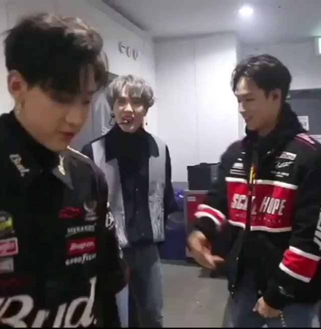 何処でも踊る🌼2人🌴と準備運動中の🐍と普通に待機中の🌕 #GOT7 #JB #JayB #JUS2 #Youngjae 何処でも踊る🌼2人🌴と準備運動中の🐍と普通に待機中の🌕 #GOT7 #JB #JayB #JUS2 #Youngjae