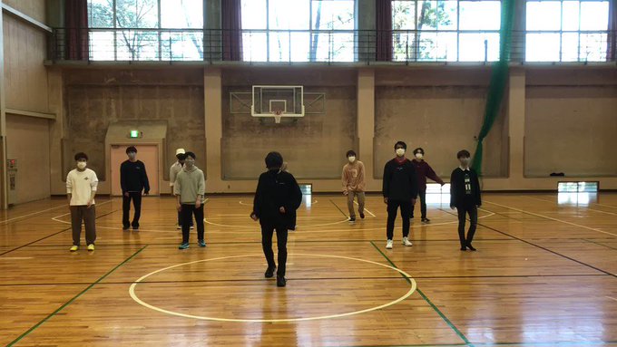 こんにちは!今日は10名ほど練習の見学に来てくれました!前半は過去に踊ったダンスを披露して基礎練習をし、後半は女子はチア こんにちは!今日は10名ほど練習の見学に来てくれました!前半は過去に踊ったダンスを披露して基礎練習をし、後半は女子はチア