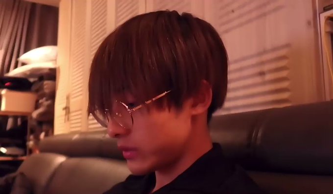 中国籍のメンバーが韓国語を喋りながらテレビからは日本語で斉木楠雄のψ難が流れてるカオスのような状況まじで好きなんです 中国籍のメンバーが韓国語を喋りながらテレビからは日本語で斉木楠雄のψ難が流れてるカオスのような状況まじで好きなんです