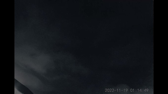 2022年11月19日、1時14分過ぎ 北西の空に火球🌟(2コマ目は1/3スロー)火星を観望中に長経路流星がカシオペア座 2022年11月19日、1時14分過ぎ 北西の空に火球🌟(2コマ目は1/3スロー)火星を観望中に長経路流星がカシオペア座
