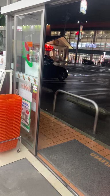 キングダムのプチラマEXっていうフィギュア、セブンに売ってるらしいから回ったら2軒目であった!値段書いてなかったから80 キングダムのプチラマEXっていうフィギュア、セブンに売ってるらしいから回ったら2軒目であった!値段書いてなかったから80