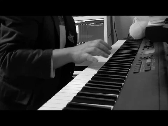 「ドラゴンクエスト序曲」天空バージョンのピアノ簡単アレンジです。特に2周目は、いかに簡単に、だけど派手に魅せられるかを考