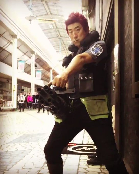 #銃を構えるとフォローやRTが来るらしい銃と言うかガトリングガン最近バッテリーチェックしてないからそろそろ寿命かな明日チ #銃を構えるとフォローやRTが来るらしい銃と言うかガトリングガン最近バッテリーチェックしてないからそろそろ寿命かな明日チ