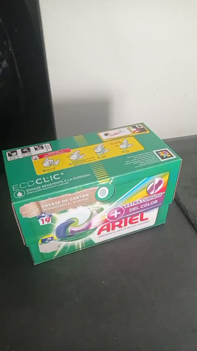 Aquí, flipando co peche dunha caixa de cartón de pastillas para a lavadora....