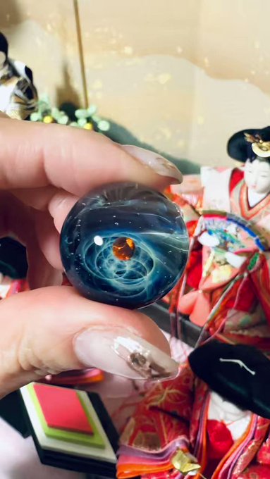 本日3月3日は桃の節句 ひな祭り🎎さりげなく宇宙ガラスを飾りました💫少しずつ春の訪れを感じますね!#spaceglass 本日3月3日は桃の節句 ひな祭り🎎さりげなく宇宙ガラスを飾りました💫少しずつ春の訪れを感じますね!#spaceglass