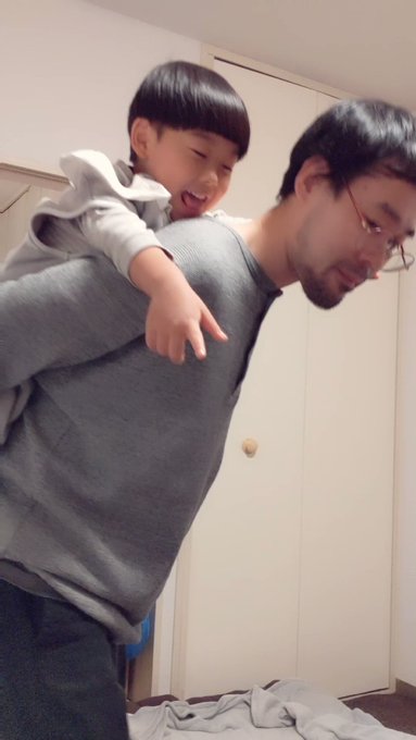 元気を出したいときに…ちょっと前までは夫婦で。今は息子と三人で。掛け合い部分もパート分けして全力で歌っています。これから 元気を出したいときに…ちょっと前までは夫婦で。今は息子と三人で。掛け合い部分もパート分けして全力で歌っています。これから