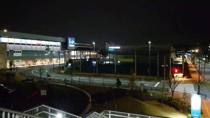 雨もすっかり止んだし涼しいし、寝る前にちょっと散歩エンマん家の桜は今ごろ満開かな🌸#コトブキ 雨もすっかり止んだし涼しいし、寝る前にちょっと散歩エンマん家の桜は今ごろ満開かな🌸#コトブキ