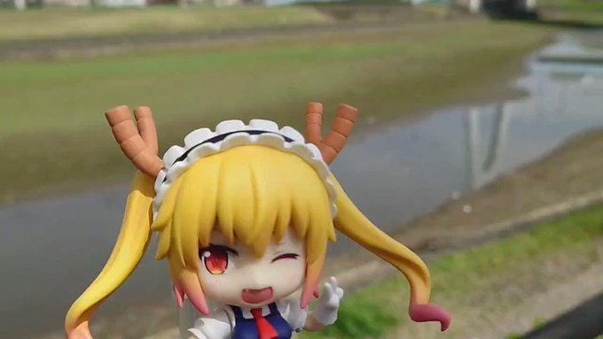 朧塚の桜は散り始めですが、風が吹くと見事な桜吹雪を見ることができます。ねんどろいどトールと共に。#maidragon 朧塚の桜は散り始めですが、風が吹くと見事な桜吹雪を見ることができます。ねんどろいどトールと共に。#maidragon