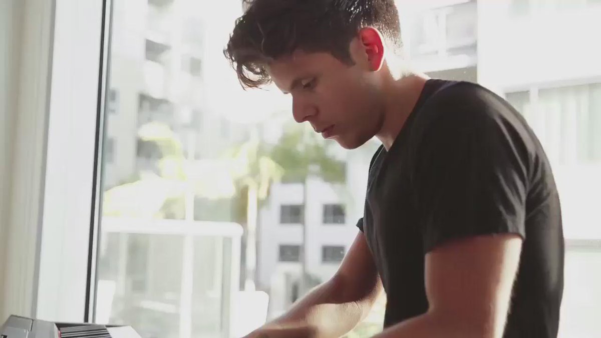 RT @rudymancuso: #DontLookDown @MartinGarrix @Usher @TaylorCutFilms http://t.co/BPpIMYx2WI