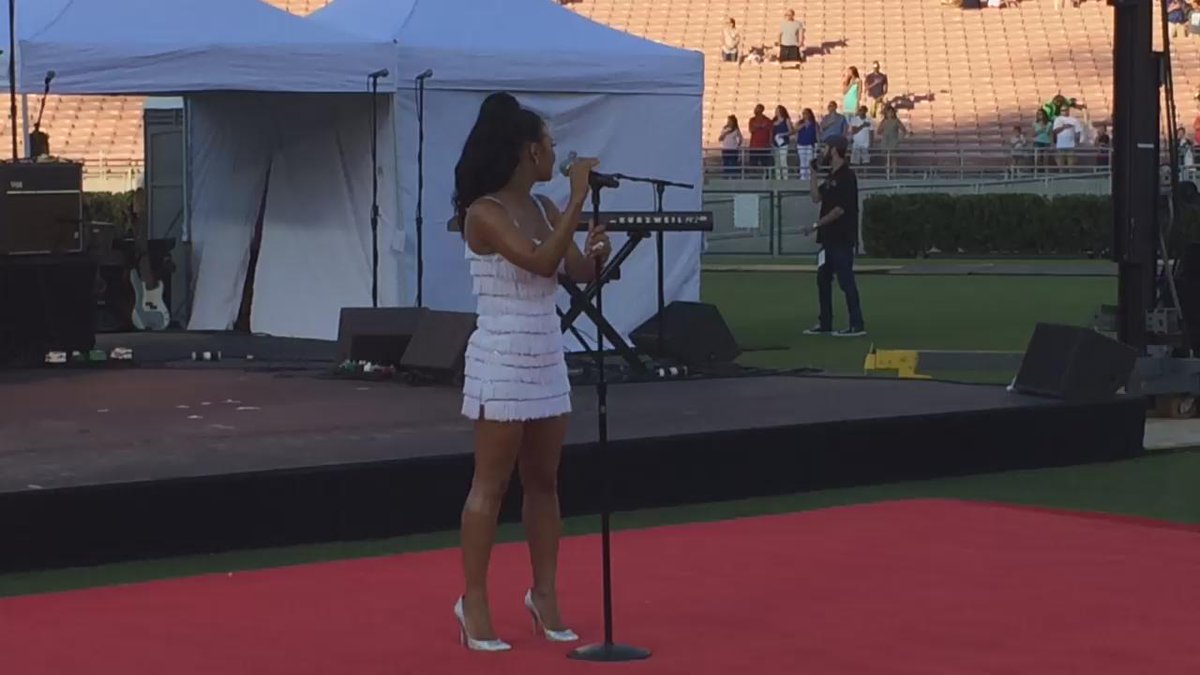 RT @PasadenaGov: Great national anthem performance by @ChristinaMilian. #AmericaFest #RoseBowl #Pasadena http://t.co/CWZf83SgxP