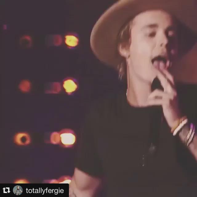 AAAhhh...LOL????#regram @totallyfergie:@justinbieber killin it w/ @fergie's #biggirlsdontcry on @spikelsb. lipsyncbattle http://t.co/1yQOMSpMrY