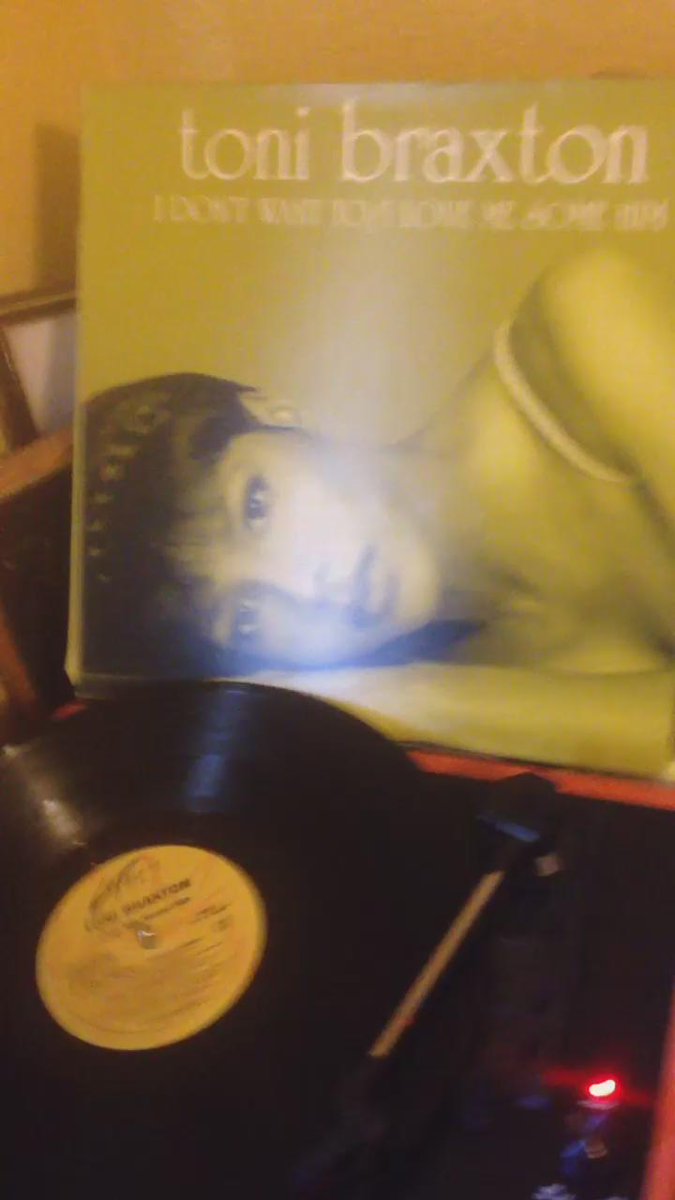 RT @Mzquelle: Yes my FlashBackFriday @tonibraxton #Vinyl http://t.co/87aOjk02NV