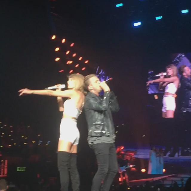 RT @STAPLESCenter: Surprise guest @onerepublic front man #RyanTedder joined @taylorswift13 on the @STAPLESCenter stage #1989TourLA http://t…