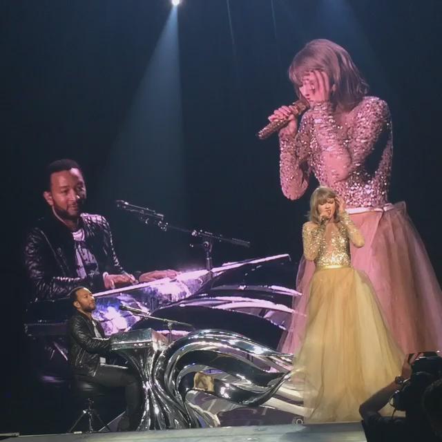 RT @taylornation13: Night 4 and @johnlegend showed up! Everyone sang along and it was perfect. Thank you #1989TourLA  ???????????? http://t.co/43JvW…