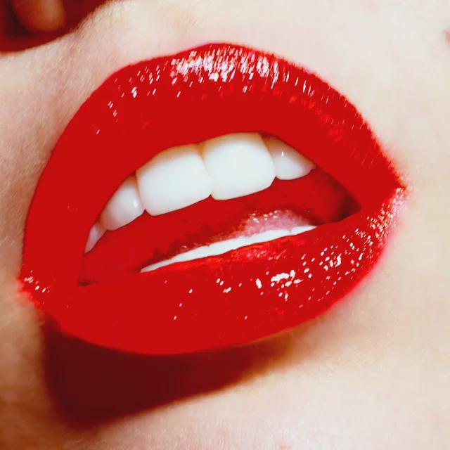Help end AIDS with my #VIVAGLAM lipstick, online in North America now!! ???????? http://t.co/R9gkwpGSPM http://t.co/YEKQwD7vfq