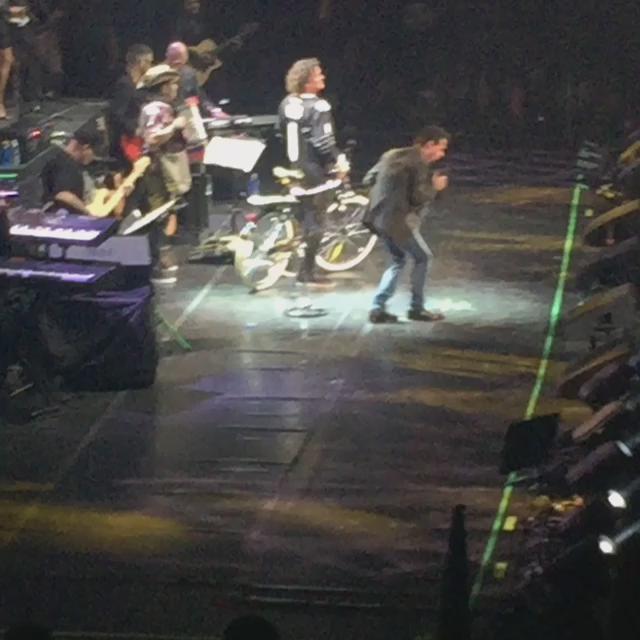 RT @peopleenespanol: @MarcAnthony y @carlosvives en el escenario durante su concierto en Nueva York. #unido2 #vivesymarc http://t.co/iQ9YM6…