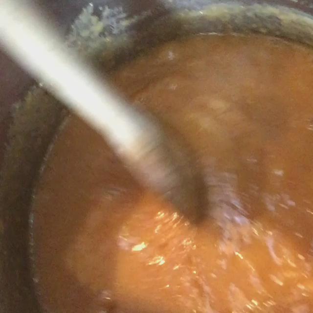I've never done this before. Cooking caramel for millionaires shortbread ???? http://t.co/auoXSoQkz7