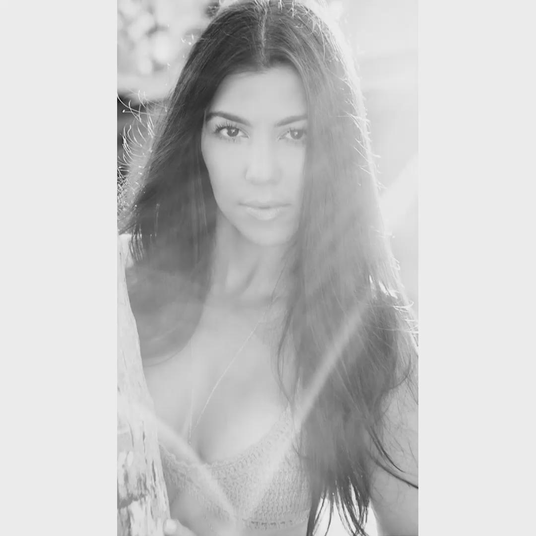 DOWNLOAD @kourtneykardash app my loves XO https://t.co/EuygmdkeiK https://t.co/AsFGN4rK2T