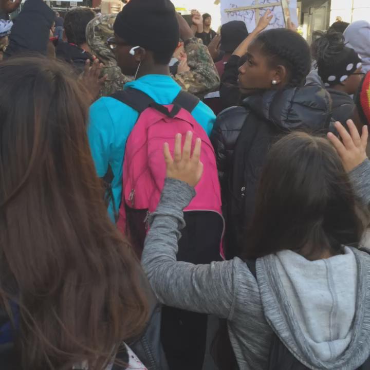 RT @KentaviousPrime: This is amazing, high school youth stopping traffic in protest on market st demanding justice for #MarioWoods https://…