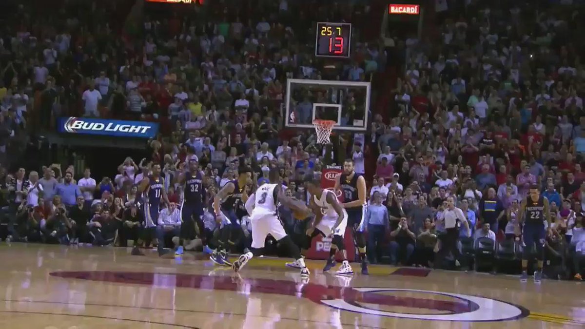 RT @MiamiHEAT: That's what a Dwyane Wade game-winner looks like.

#NBABallot https://t.co/WdOY8C4rpO