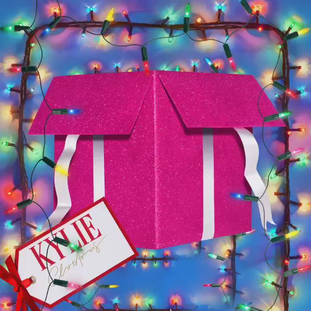 #KylieChristmas LET'S GO!!!! https://t.co/KGalFjfWoq