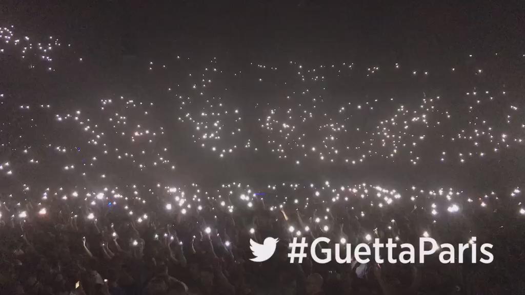 A room full of stars #GuettaParis https://t.co/ja5G2GMT0N