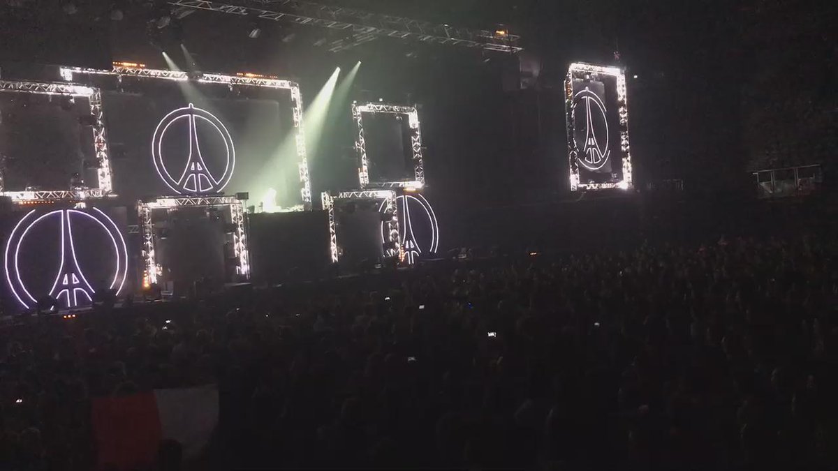 Just a little more ❤️ Just a little more ☮ 
#GuettaParis #ParisWeLoveYou #MaPlaceEstDansLaSalle https://t.co/LXzZeGWnNS