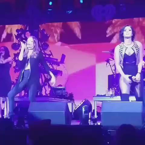 RT @ToveLoUpdates: · @tovelo joined @ddlovato on stage to close out the #FLZJingleBall! https://t.co/AKNXnYaaaK