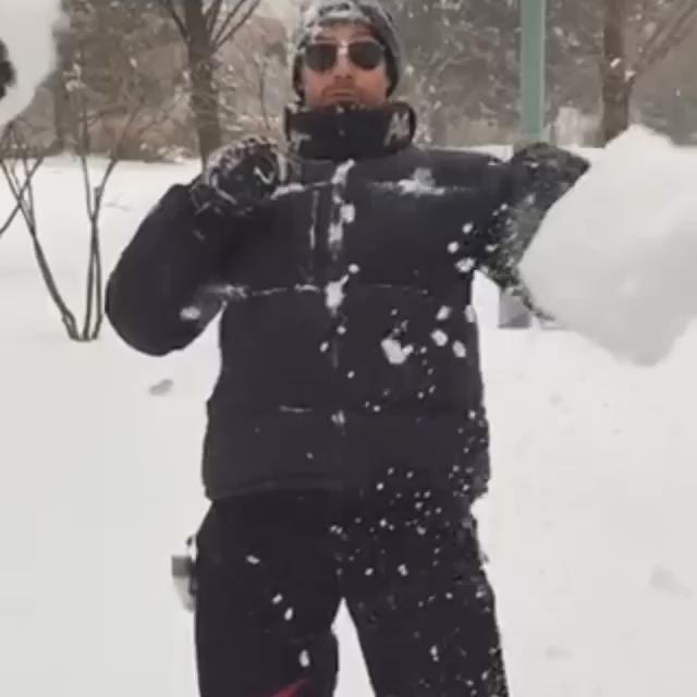 What to do after the blizzard of 2016. SLO-MO SNOWBALL FIGHT! https://t.co/b9bEGANemq