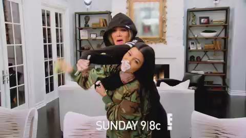 Who's ready for #KUWTK tonight!!?? I'll be here at 9pm EST for our weekly chat!! Wouldn't miss it for the world! ???? https://t.co/Vl1QrVvlx2