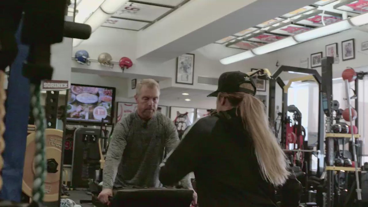 New #KhloFit with @Gunnar!!! Recreate my boxing workout at home!!! Watch now on my app! https://t.co/Nh5BGgoOBv https://t.co/qV7S5iJa6x