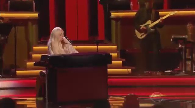 RT @LGMonsterFacts: A year ago today, Lady Gaga performed I Wish at the Stevie Wonder tribute concert! She got an standing ovation ???? https:…