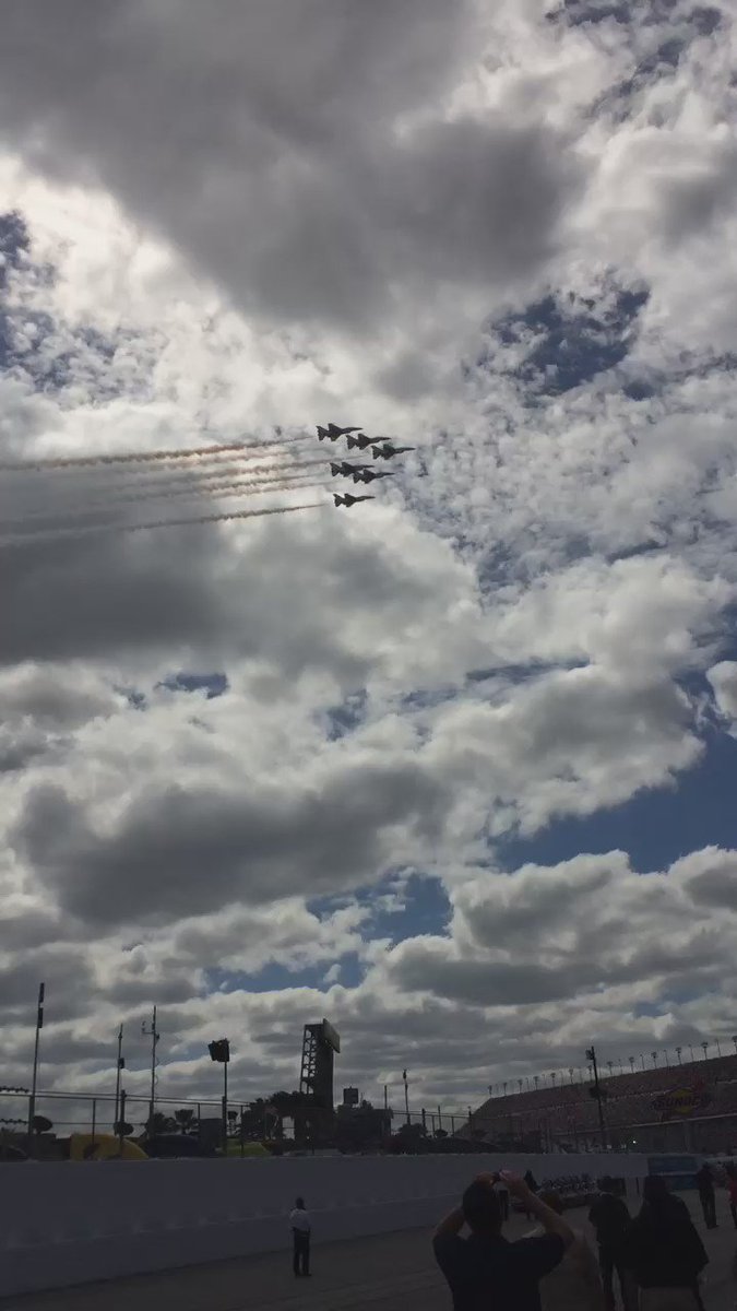 RT @Dontae_Allen: Flyover #Daytona500 https://t.co/OMdDXjF93i