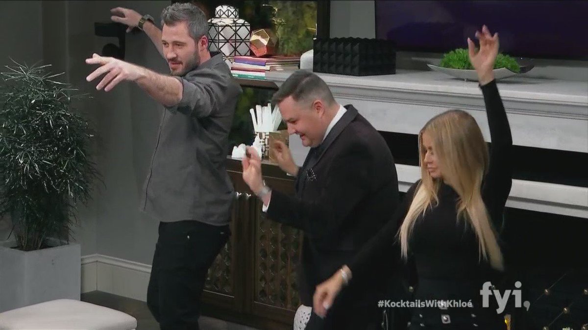 RT @whipclip: Get it! @carmenelectra teaches @SharoneHakman & @helloross how to bellydance on #KocktailsWithKhloe @khloekardashian https://…