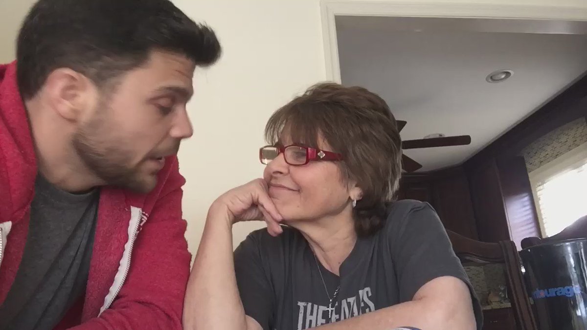 Last part- Mom doing 4 push-ups. https://t.co/PzYLh93xkA