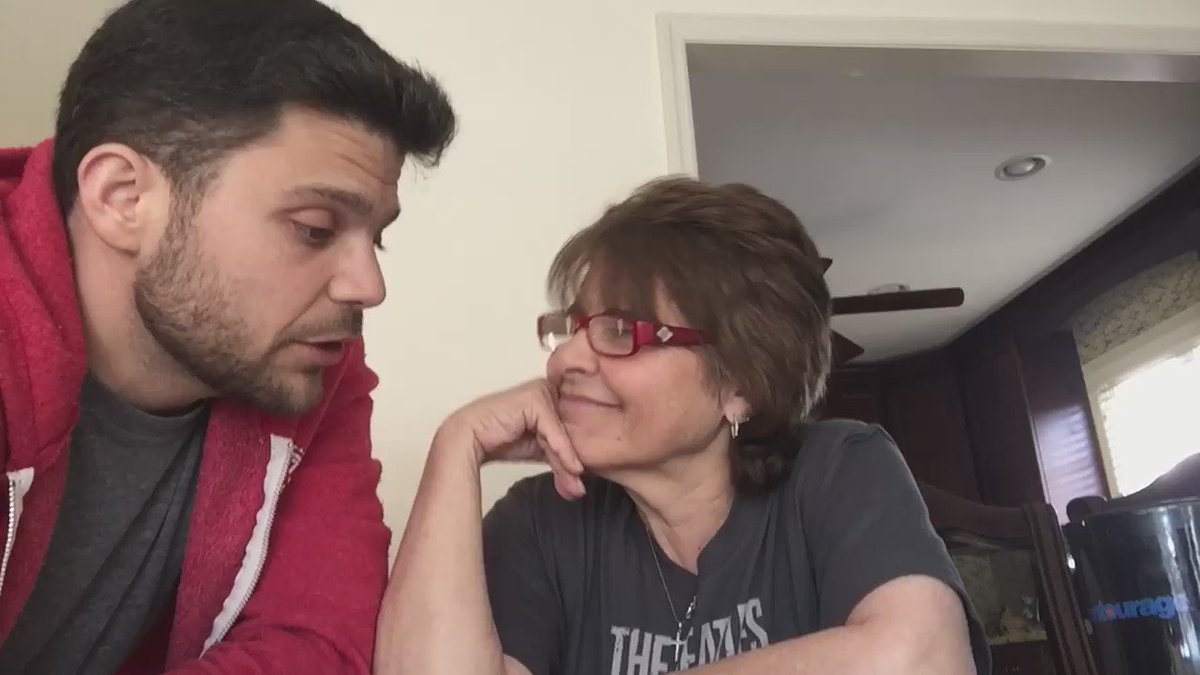 Part 3 - Mom doing 4 push-ups. https://t.co/rr30ULTsOF