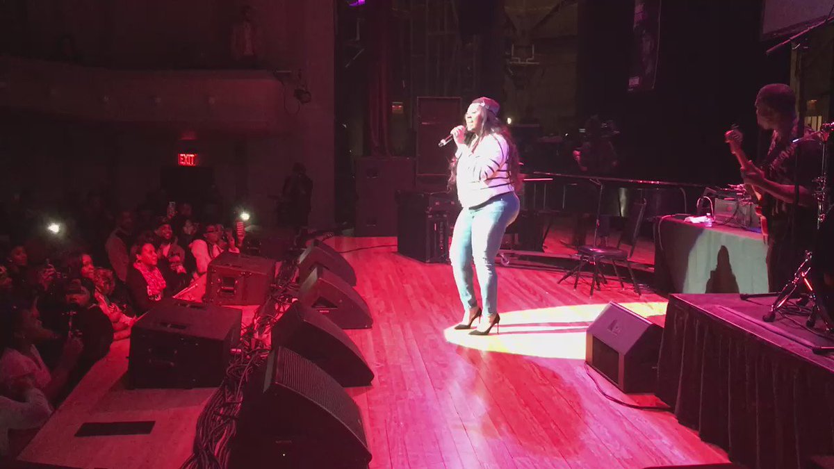 RT @UnitedBlackout: #JusticeForFlint: @jsullivanmusic absolutely killing it tonight. Watch live at https://t.co/VNuB5xerE8! https://t.co/E9…