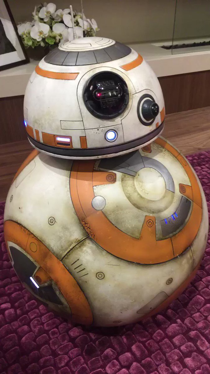 My new friend BB-8! ❤️???????????? https://t.co/7SOlXftilH