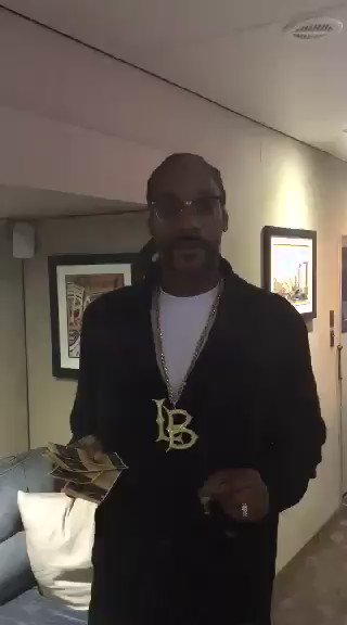 got 2 tix to @merryjanemedia #420wellnessretreat if u win 1 of 5 golden tix in any @leafsbysnoop chocolate bar !! https://t.co/4116uQiUe0